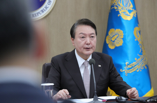 윤석열 대통령이 3일 서울 용산 대통령실 청사에서 열린 올해 첫 국무회의에서 발언하고 있다. 대통령실통신사진기자단=연합뉴스